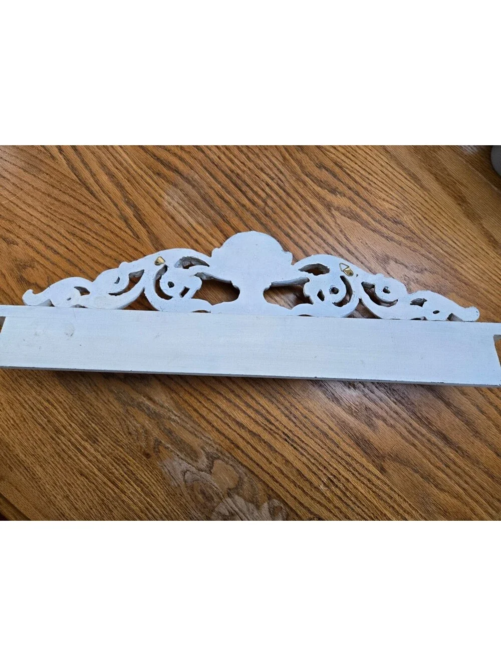 Vtg style Shabby Chic White Wall Shelf Hook Rack Distressed Floral Medallion 24